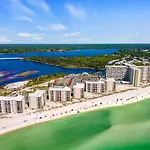 Fabulous 3-Bed 3-Bath Condo With Private Covered Parking Space!