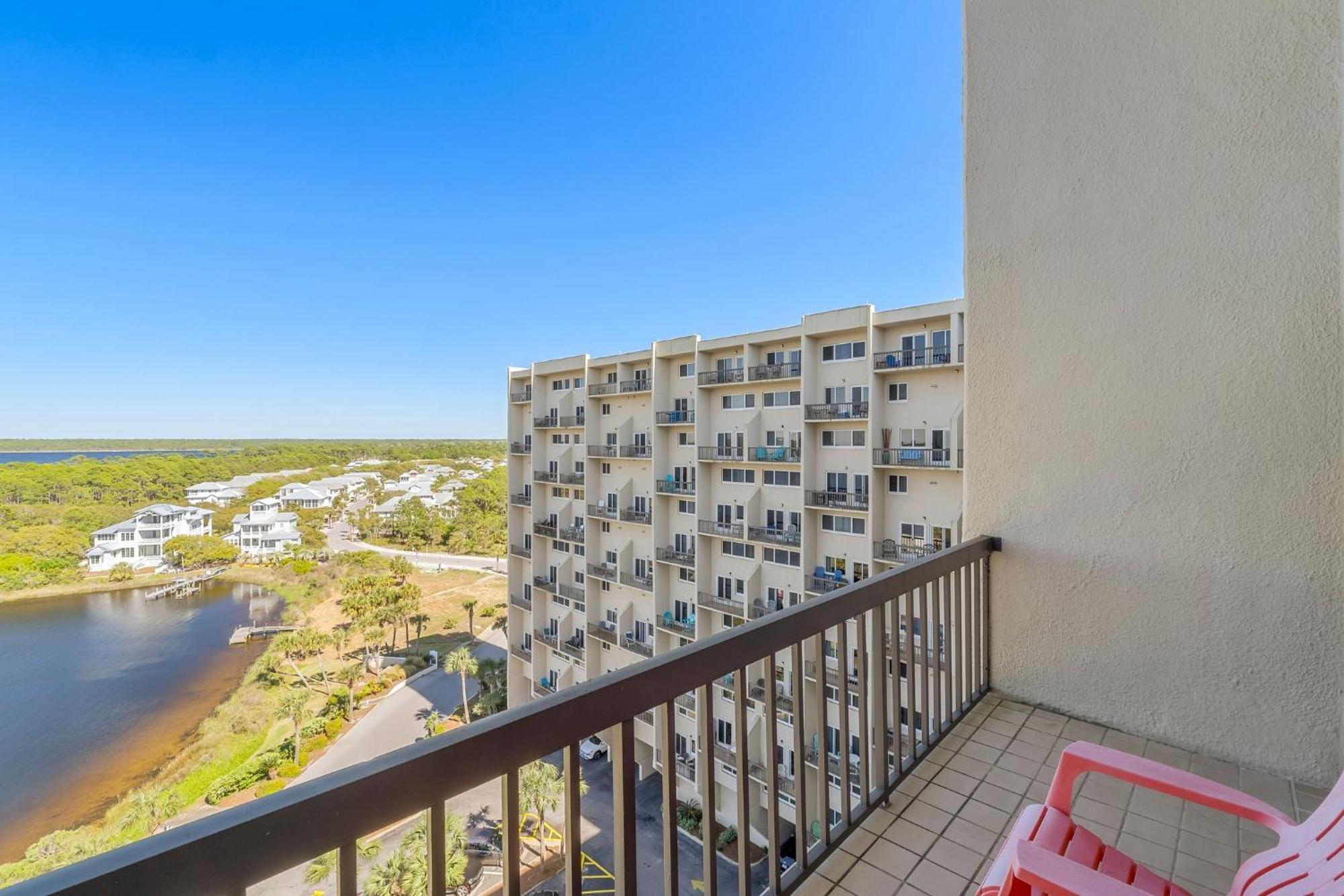 Holiday home Fabulous 3-bed 3-bath With Private Covered Parking Space!