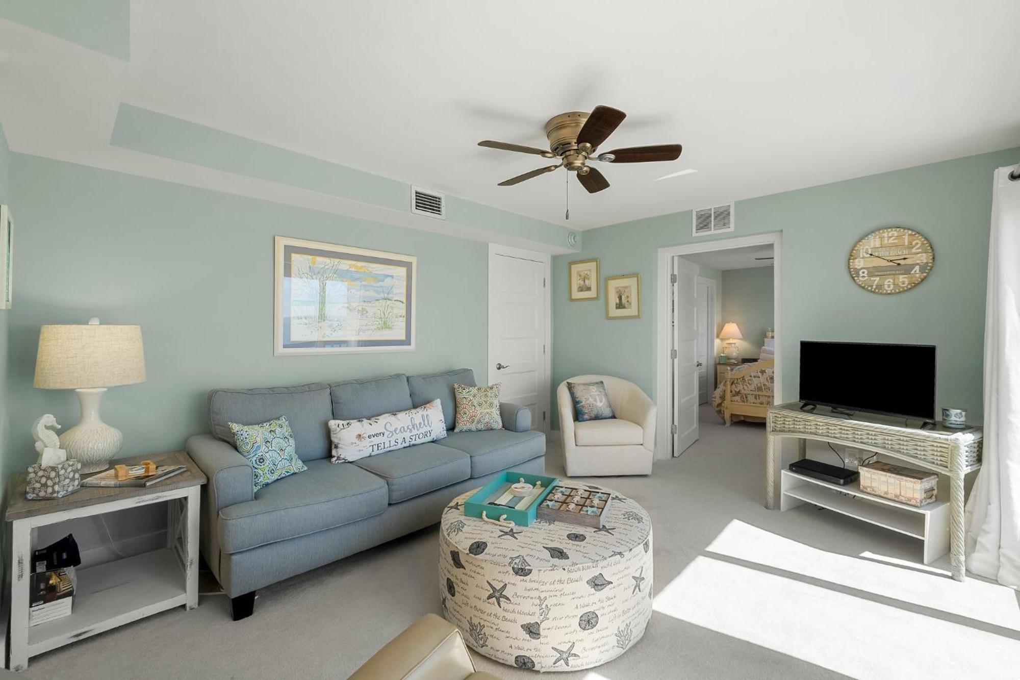 Fabulous 3-bed 3-bath With Private Covered Parking Space! Holiday home *